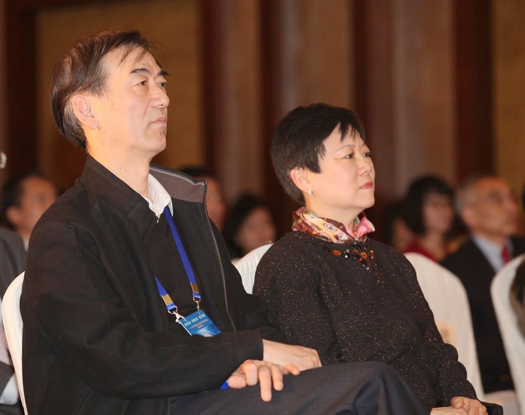  基金会名誉会长李小林、理事长李建平出席晚会现场 
