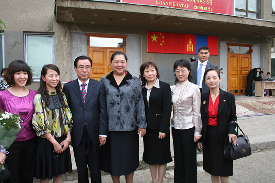 中共中央政治局常委贺国强同志慰问中方医护人员
